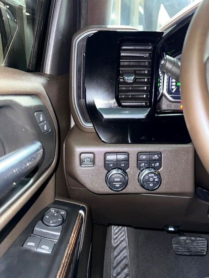 Подержанный GMC Sierra IV Рестайлинг, 2.7 л, 2024 в Дубае от F1 Motors Белый цвет. GCC | AUTO.AE