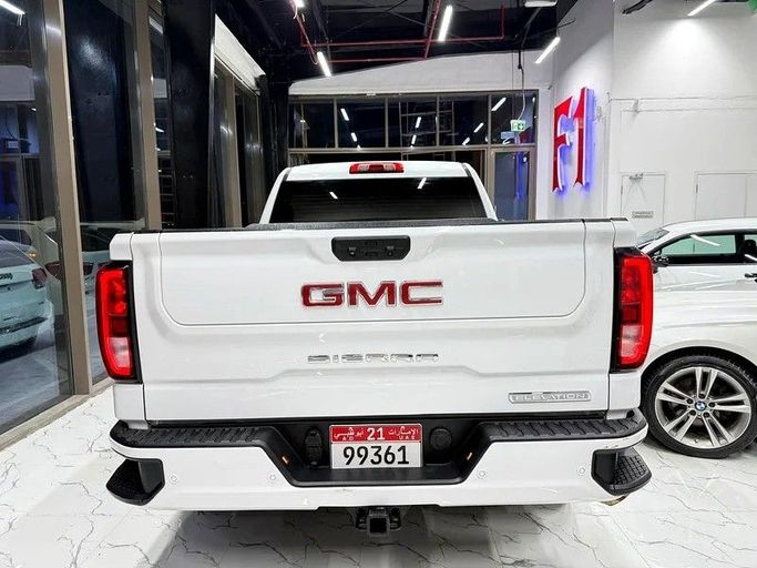 Подержанный GMC Sierra IV Рестайлинг, 2.7 л, 2024 в Дубае от F1 Motors Белый цвет. GCC | AUTO.AE