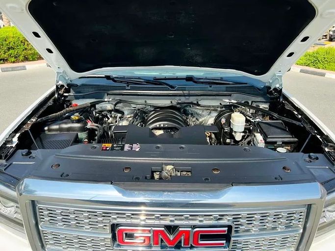Used GMC Sierra IV, 6.2 l, 2018 in Dubai by First Choice Motors, White color. GCC Specs | AUTO.AE