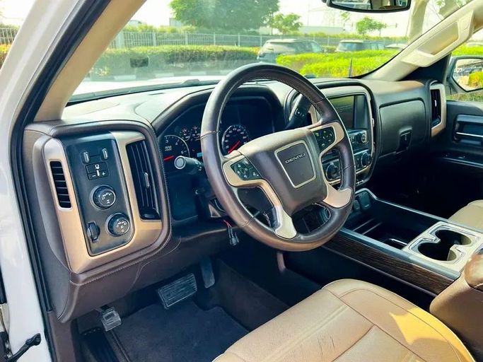 Used GMC Sierra IV, 6.2 l, 2018 in Dubai by First Choice Motors, White color. GCC Specs | AUTO.AE
