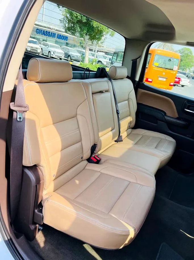 Used GMC Sierra IV, 6.2 l, 2018 in Dubai by First Choice Motors, White color. GCC Specs | AUTO.AE