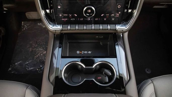 Новый GMC Yukon V Рестайлинг, 5.3 л, 2025 в Дубае от Dresden Motors Черный цвет. GCC | AUTO.AE