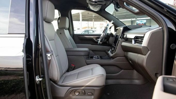 Новый GMC Yukon V Рестайлинг, 5.3 л, 2025 в Дубае от Dresden Motors Черный цвет. GCC | AUTO.AE