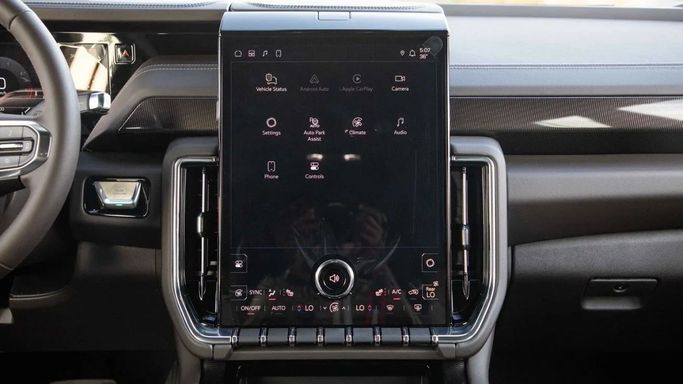 Новый GMC Yukon V Рестайлинг, 5.3 л, 2025 в Дубае от Dresden Motors Черный цвет. GCC | AUTO.AE