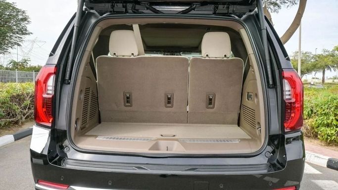 Новый GMC Yukon V Рестайлинг, 6.2 л, 2025 в Дубае от Laith Alobaidi Motors Черный цвет. GCC | AUTO.AE