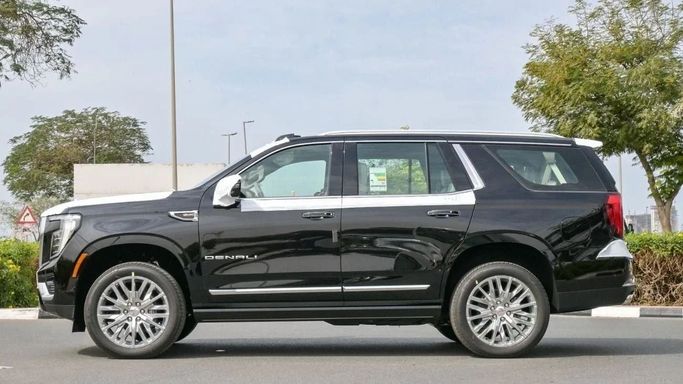 Новый GMC Yukon V Рестайлинг, 6.2 л, 2025 в Дубае от Laith Alobaidi Motors Черный цвет. GCC | AUTO.AE