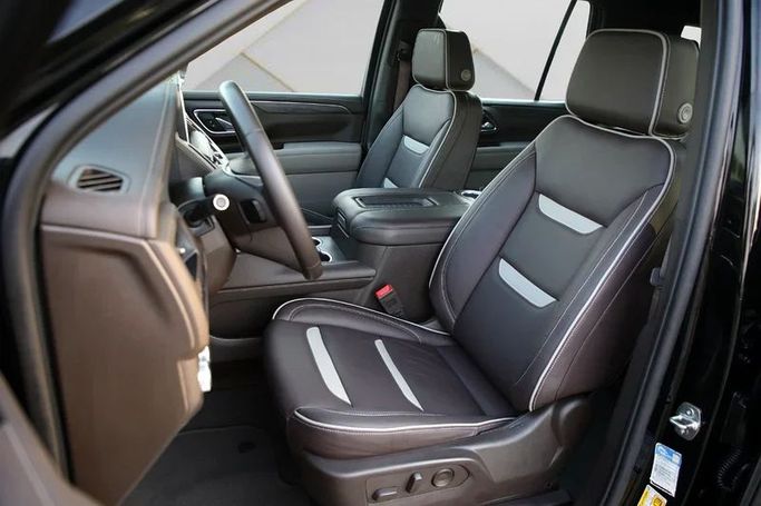 Used GMC Yukon V, 5.3 l, 2023 in Dubai by Mohammad Alkarak Motors, Black color. GCC Specs | AUTO.AE