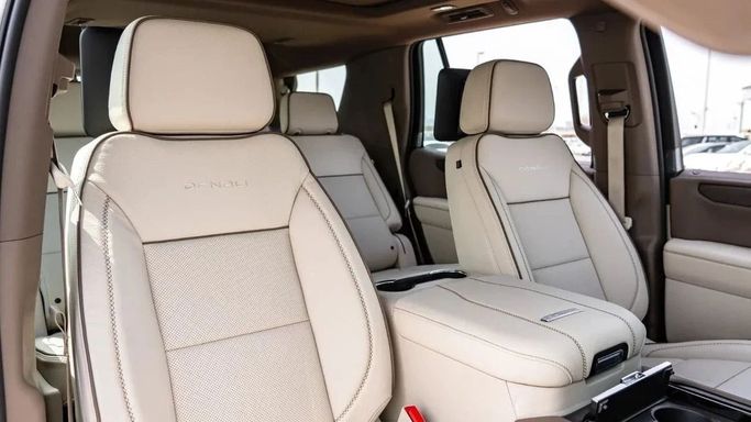 New GMC Yukon V Facelift, 6.2 l, 2025 in Dubai by Altass Motors, Black color. GCC Specs | AUTO.AE