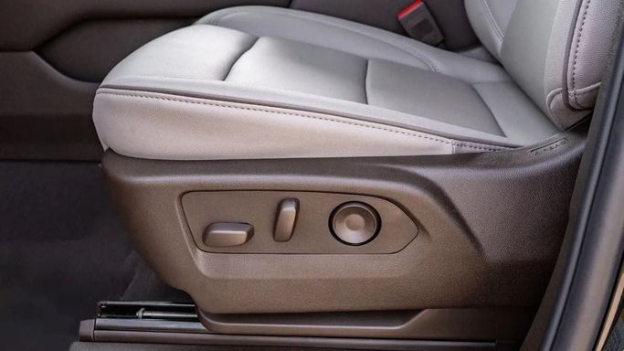 Новый GMC Yukon V Рестайлинг, 5.3 л, 2025 в Дубае от Altass Motors Черный цвет. GCC | AUTO.AE