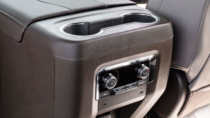 Новый GMC Yukon XL V Рестайлинг, 5.3 л, 2025 в Дубае от Altass Motors Черный цвет. Other | AUTO.AE