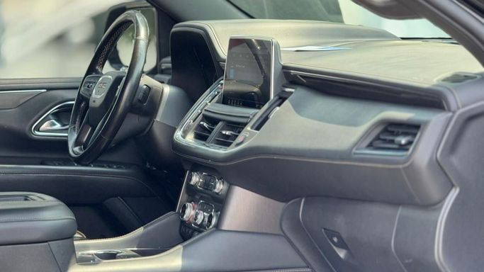 Подержанный GMC Yukon V, 5.3 л, 2021 в Дубае от MENAMOTORS Черный цвет. GCC | AUTO.AE