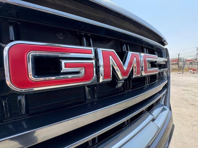 Подержанный GMC Yukon V, 5.3 л, 2021 в Дубае от MENAMOTORS Черный цвет. GCC | AUTO.AE