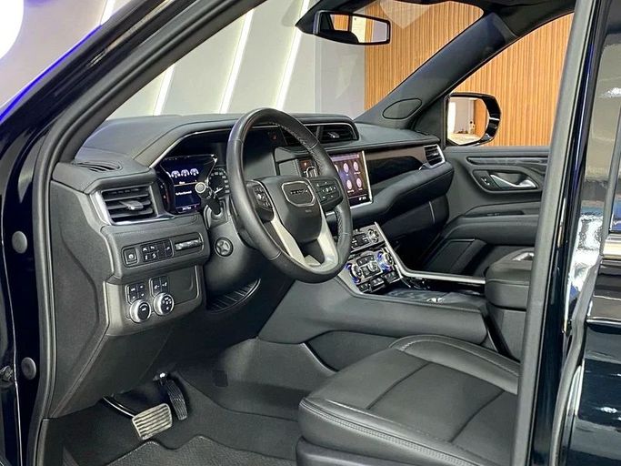 Подержанный GMC Yukon V, 6.2 л, 2021 в Дубае от Hot Wheel Used Motors Черный цвет. Other | AUTO.AE