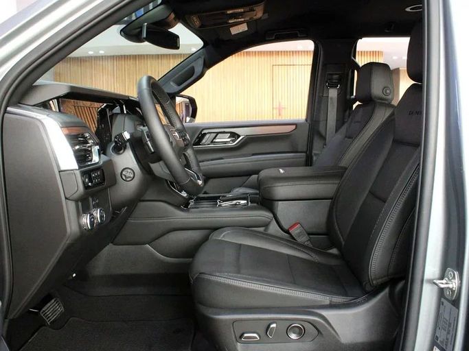 Подержанный GMC Yukon V Рестайлинг, 6.2 л, 2025 в Дубае от Hot Wheel Used Motors Серый цвет. Other | AUTO.AE