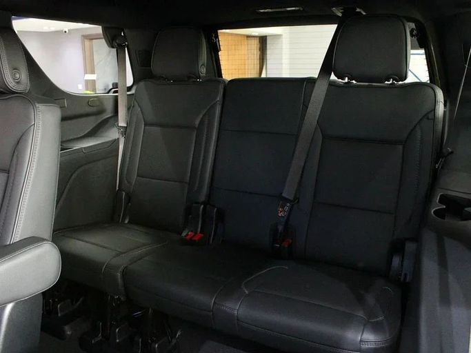 Подержанный GMC Yukon V Рестайлинг, 6.2 л, 2025 в Дубае от Hot Wheel Used Motors Серый цвет. Other | AUTO.AE