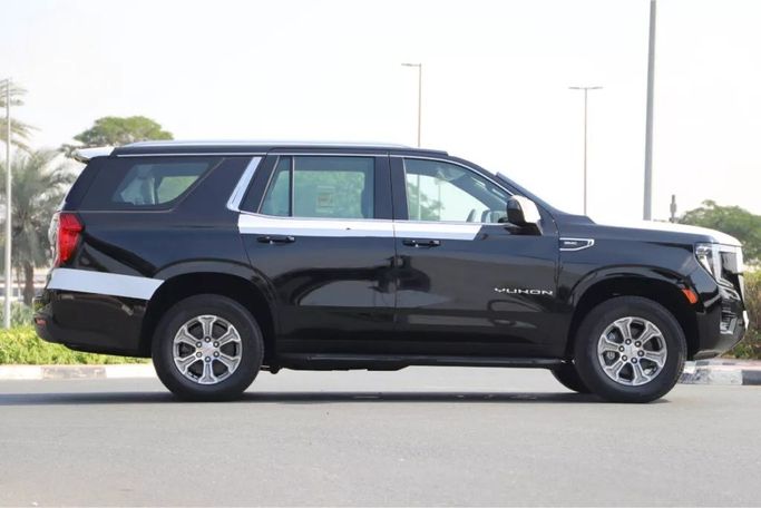Новый GMC Yukon V, 5.3 л, 2022 в Дубае от Mizdawy Motors LLC Черный цвет. GCC | AUTO.AE