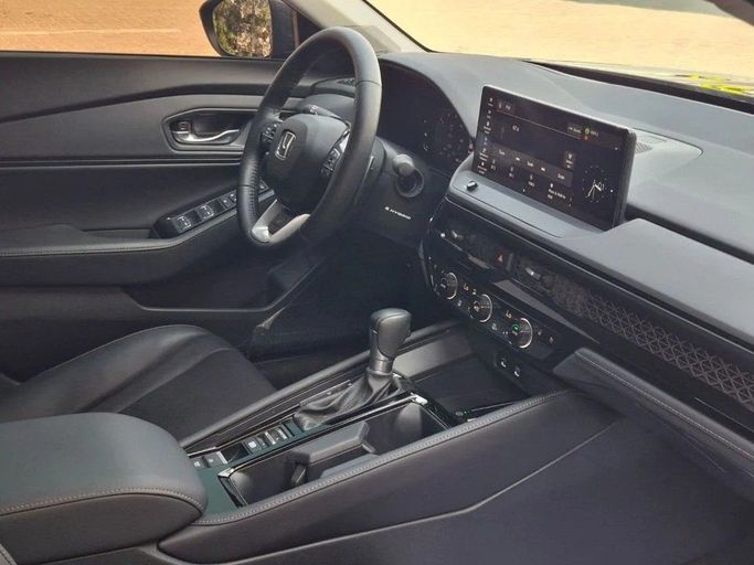 Подержанный Honda Accord X Рестайлинг, 2.0 л, 2023 в Дубае от Barkat Alrahmen Motors Серый цвет. Корейская | AUTO.AE