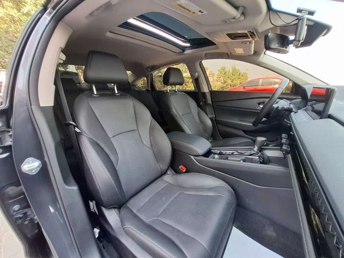 Подержанный Honda Accord X Рестайлинг, 2.0 л, 2023 в Дубае от Barkat Alrahmen Motors Серый цвет. Корейская | AUTO.AE