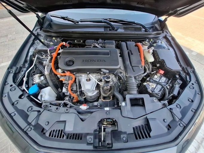 Подержанный Honda Accord X Рестайлинг, 2.0 л, 2023 в Дубае от Barkat Alrahmen Motors Серый цвет. Корейская | AUTO.AE