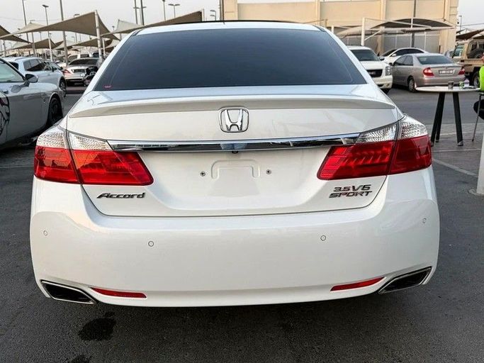 Подержанный Honda Accord IX, 2.4 л, 2016 в Дубае от Al Qemah Used Cars Белый цвет. GCC | AUTO.AE