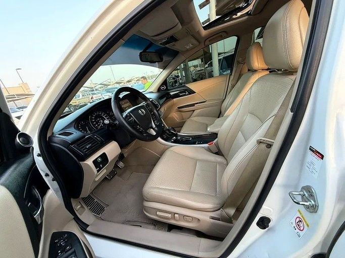 Подержанный Honda Accord IX, 2.4 л, 2016 в Дубае от Al Qemah Used Cars Белый цвет. GCC | AUTO.AE