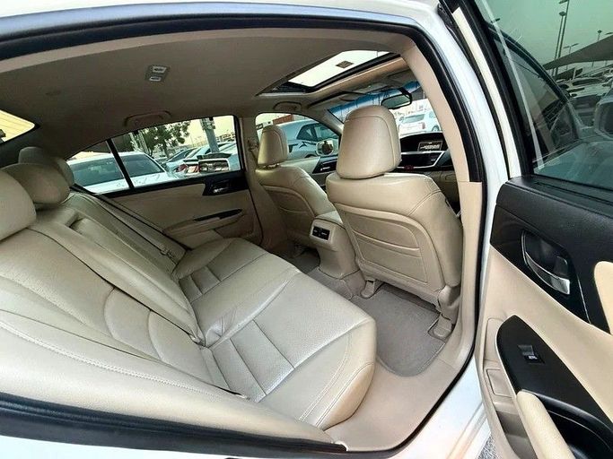 Подержанный Honda Accord IX, 2.4 л, 2016 в Дубае от Al Qemah Used Cars Белый цвет. GCC | AUTO.AE