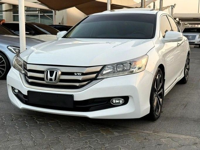 Подержанный Honda Accord IX, 2.4 л, 2016 в Дубае от Al Qemah Used Cars Белый цвет. GCC | AUTO.AE