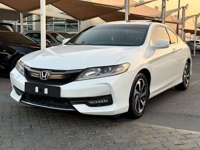 Подержанный Honda Accord IX Рестайлинг, 3.5 л, 2016 в Дубае от Al Qemah Used Cars Белый цвет. GCC | AUTO.AE