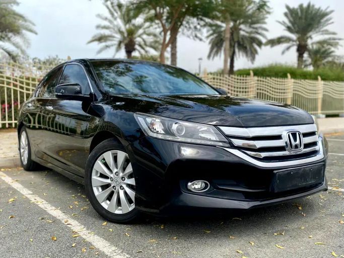 مستعملة Honda Accord فيس ليفت الثامن, 2.4 l, 2015 في في دبي من Telsolco، اللون أسود. مواصفات الخليج | AUTO.AE