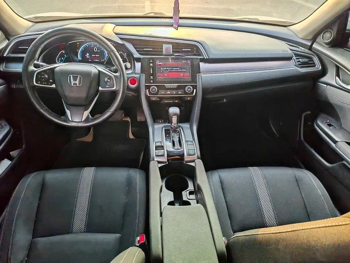 Подержанный Honda Civic X, 1.5 л, 2018 в Дубае от Irfan Motors Серебристый цвет. Американская | AUTO.AE