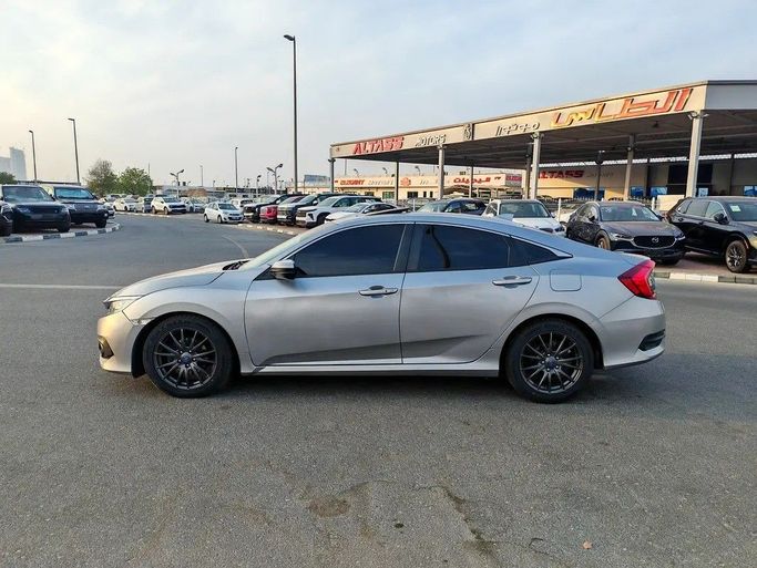 Подержанный Honda Civic X, 1.5 л, 2018 в Дубае от Irfan Motors Серебристый цвет. Американская | AUTO.AE