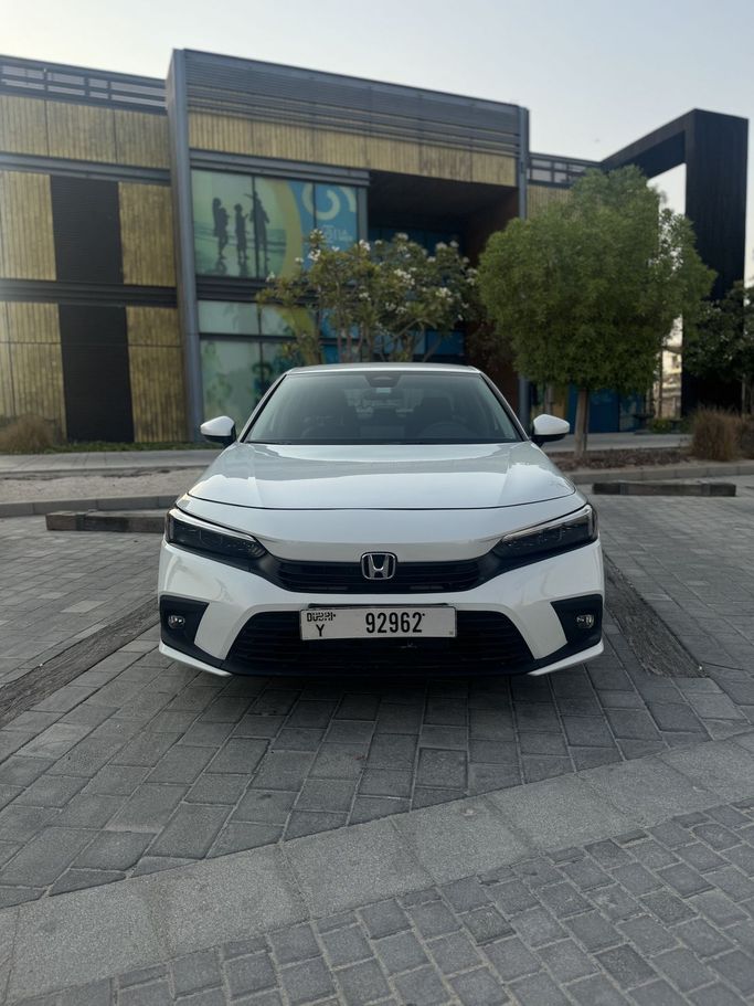 مستعملة Honda Civic حادي عشر, 2.0 l, 2022 في في دبي، اللون أبيض. المواصفات الأمريكية | AUTO.AE