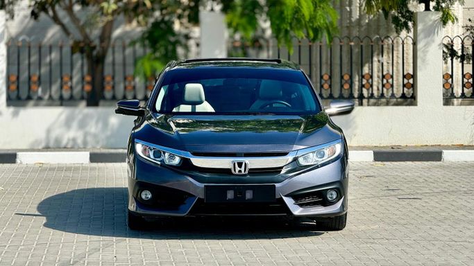 مستعملة Honda Civic X, 2.0 l, 2017 في في دبي من PINOY USED CARS، اللون رمادي. مواصفات الخليج | AUTO.AE | إعلان #247653