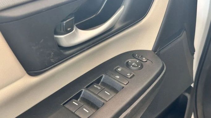 Used Honda CR-V V Facelift, 2.4 l, 2022 in Dubai by Segrex Auto, White color. GCC Specs | AUTO.AE