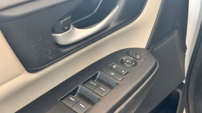 Used Honda CR-V V Facelift, 2.4 l, 2022 in Dubai by Segrex Auto, White color. GCC Specs | AUTO.AE