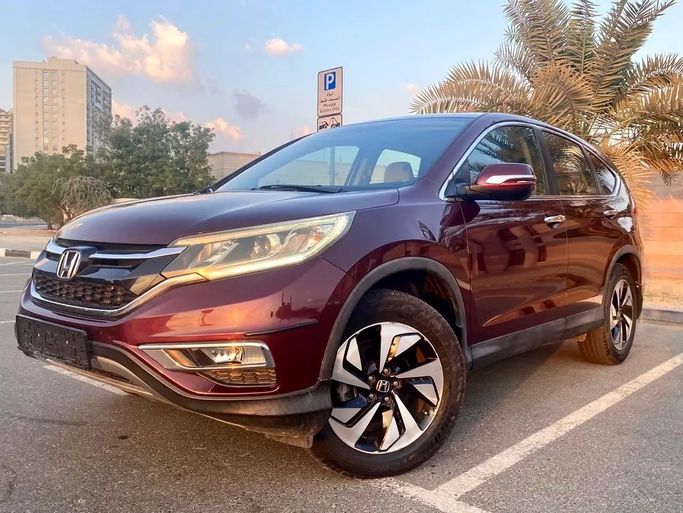 مستعملة Honda CR-V فيس ليفت IV, 2.0 l, 2015 في في دبي من Telsolco، اللون خمري. مواصفات الخليج | AUTO.AE