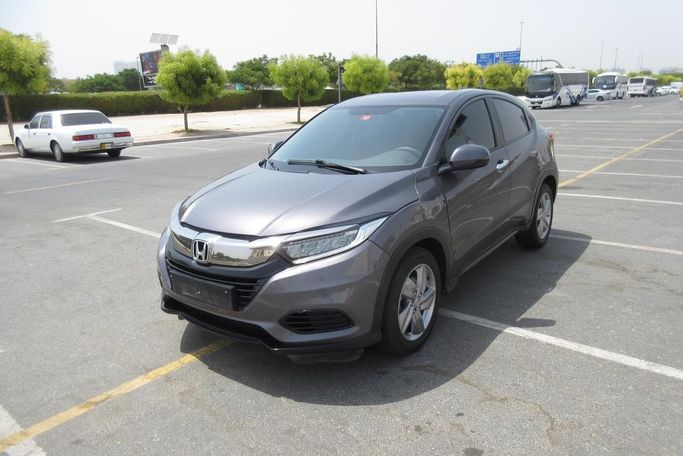 Подержанный Honda HR-V II Рестайлинг, 1.8 л, 2020 в Дубае от KARGAL USED CARS Серый цвет. GCC | AUTO.AE