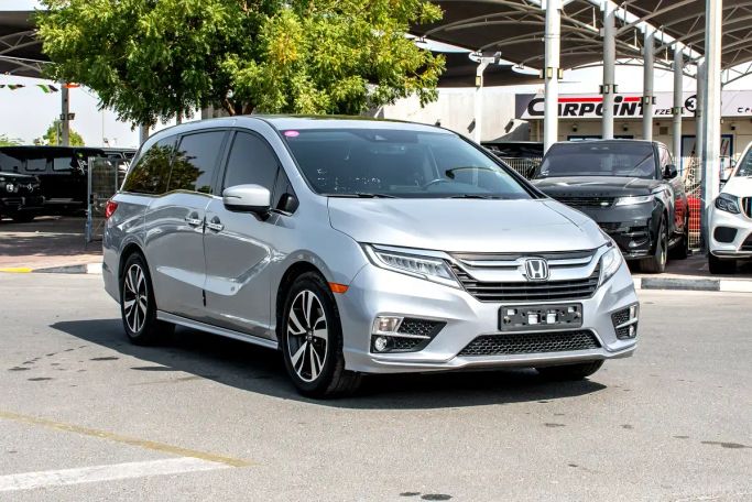 Подержанный Honda Odyssey (North America) V, 3.5 л, 2018 в Дубае от RIVER AUTO FZCO Серебристый цвет. Корейская | AUTO.AE