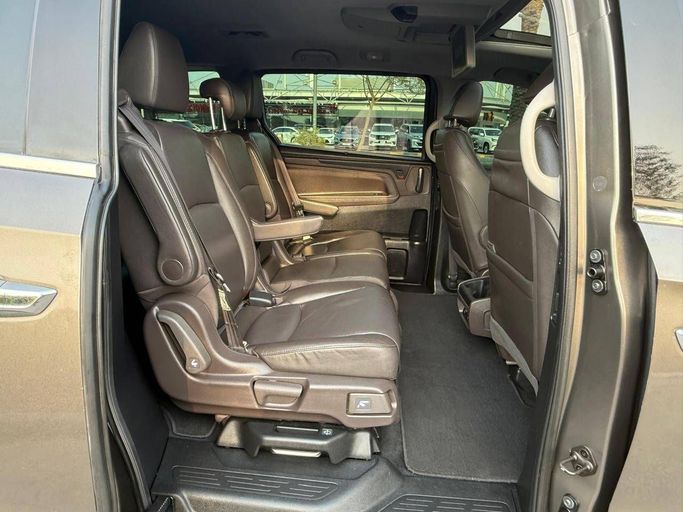Used Honda Odyssey V Facelift, 2.4 l, 2019 in Dubai by Bin Turkeya Motors, Grey color. GCC Specs | AUTO.AE