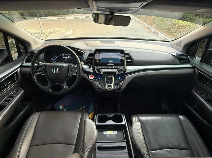 Used Honda Odyssey V Facelift, 2.4 l, 2019 in Dubai by Bin Turkeya Motors, Grey color. GCC Specs | AUTO.AE
