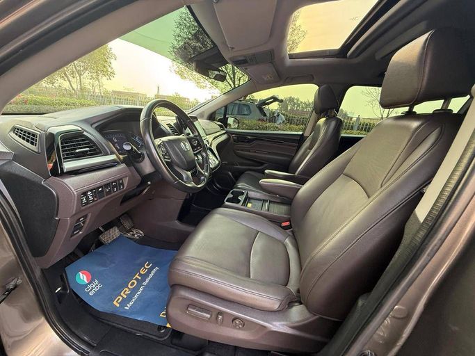 Used Honda Odyssey V Facelift, 2.4 l, 2019 in Dubai by Bin Turkeya Motors, Grey color. GCC Specs | AUTO.AE