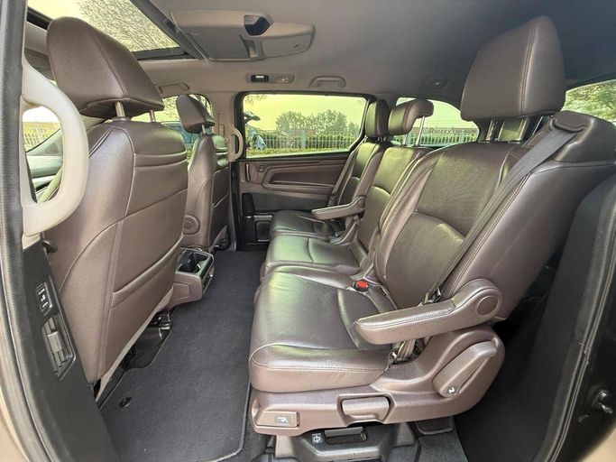 Used Honda Odyssey V Facelift, 2.4 l, 2019 in Dubai by Bin Turkeya Motors, Grey color. GCC Specs | AUTO.AE