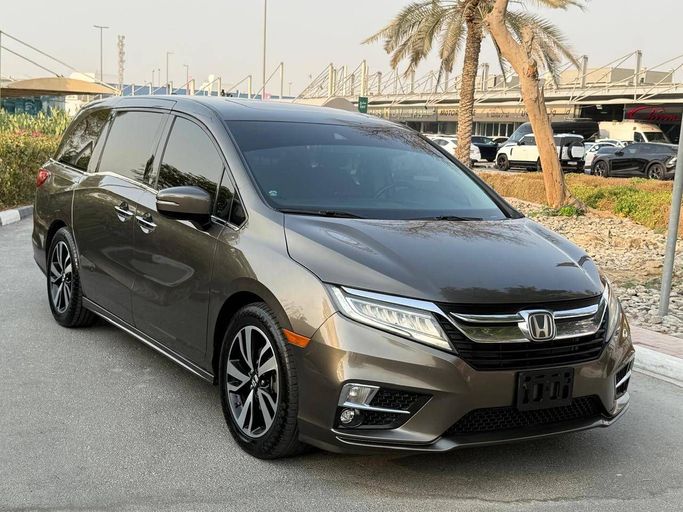 Used Honda Odyssey V Facelift, 2.4 l, 2019 in Dubai by Bin Turkeya Motors, Grey color. GCC Specs | AUTO.AE