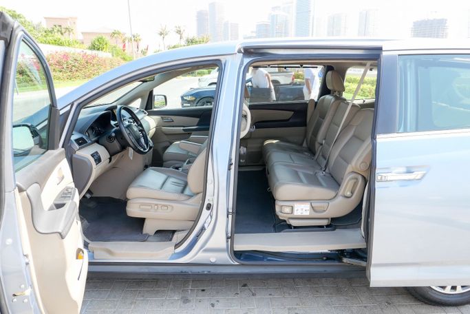 Подержанный Honda Odyssey IV, 2.4 л, 2012 в Дубае Голубой цвет. GCC | AUTO.AE