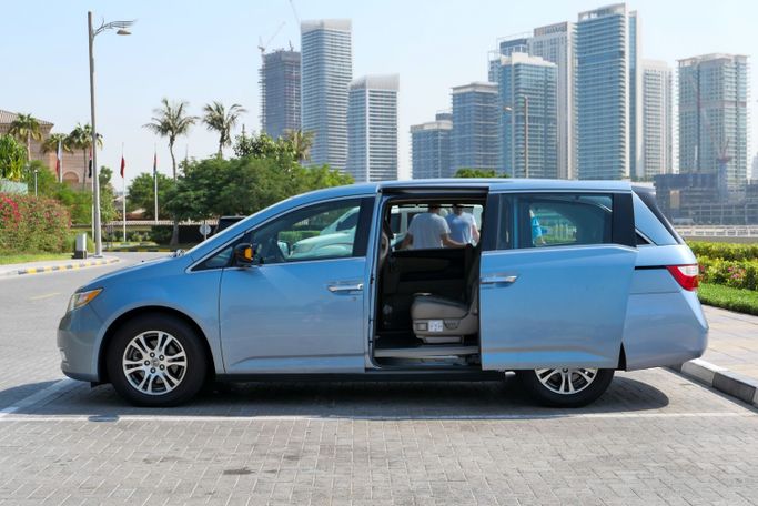 Подержанный Honda Odyssey IV, 2.4 л, 2012 в Дубае Голубой цвет. GCC | AUTO.AE