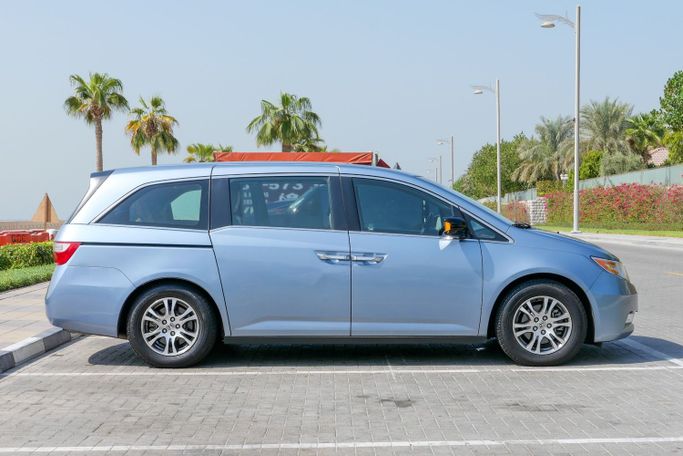 Подержанный Honda Odyssey IV, 2.4 л, 2012 в Дубае Голубой цвет. GCC | AUTO.AE