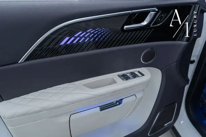 Подержанный Hongqi E-HS9, 2022 в Дубае от A1 Luxury Motors Белый цвет. Китайская | AUTO.AE