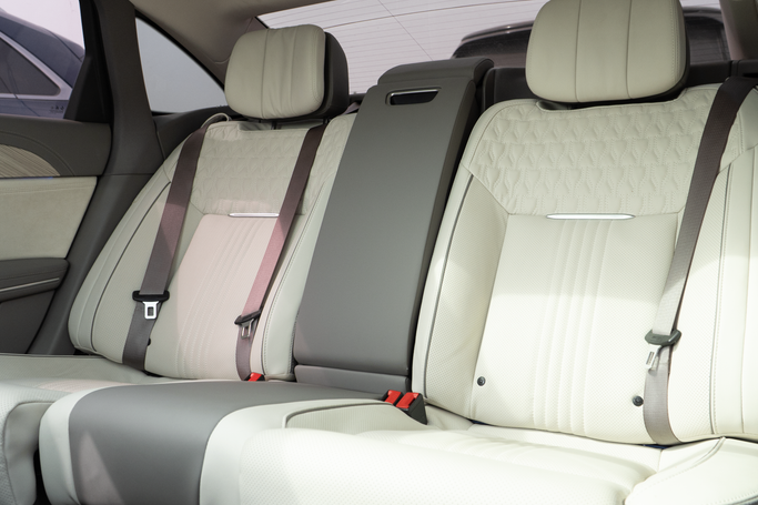 Hongqi H9 I, 2023 седан  класса в Дубае от One by One Car Rental - Angelyn тёмно-синий цвет | AUTO.AE