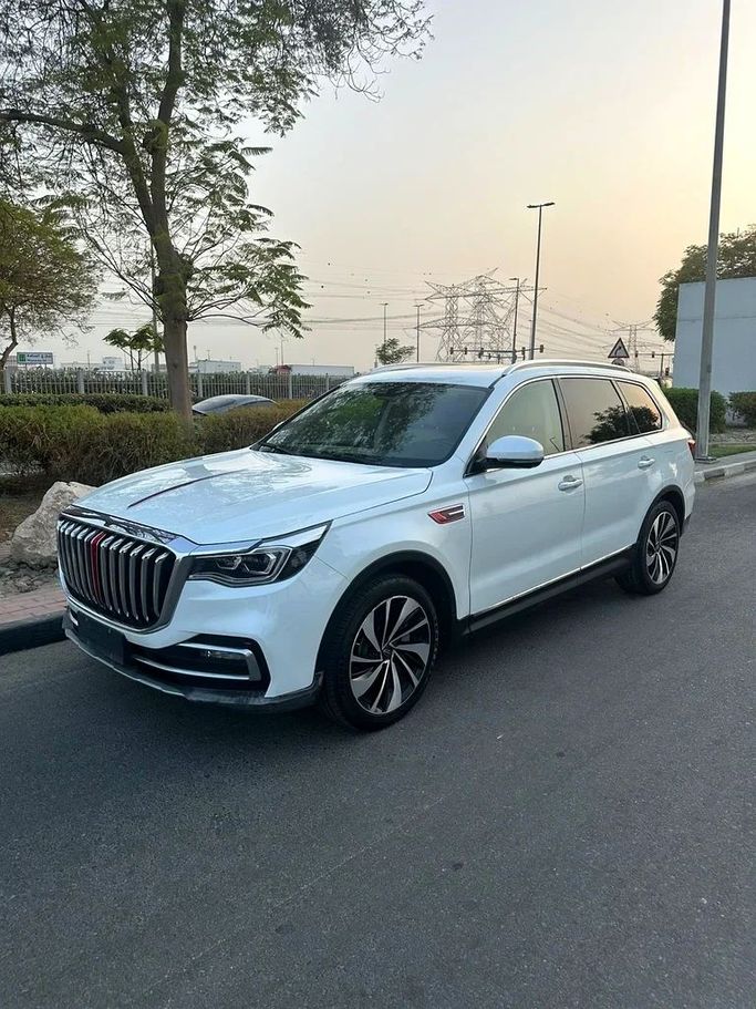 Подержанный Hongqi HS7 I, 3.0 л, 2019 в Дубае от First Choice Motors Белый цвет. GCC | AUTO.AE