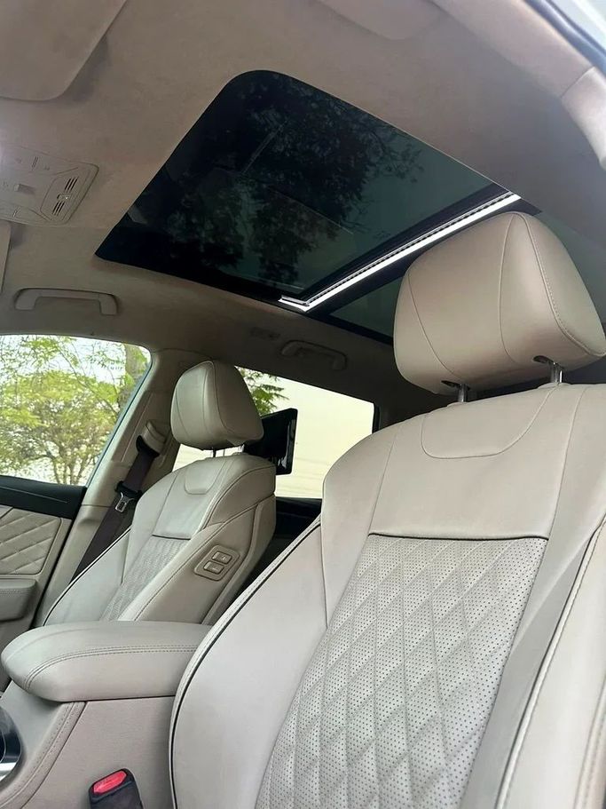 Подержанный Hongqi HS7 I, 3.0 л, 2019 в Дубае от First Choice Motors Белый цвет. GCC | AUTO.AE